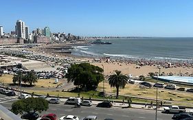 Bolivar y Guemes Frente Al Mar